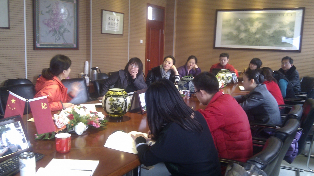 北京市课程中心李群老师来学校指导校本课程研究工作