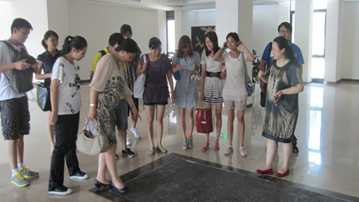 清华附小新入职教师参观清华大学校史馆