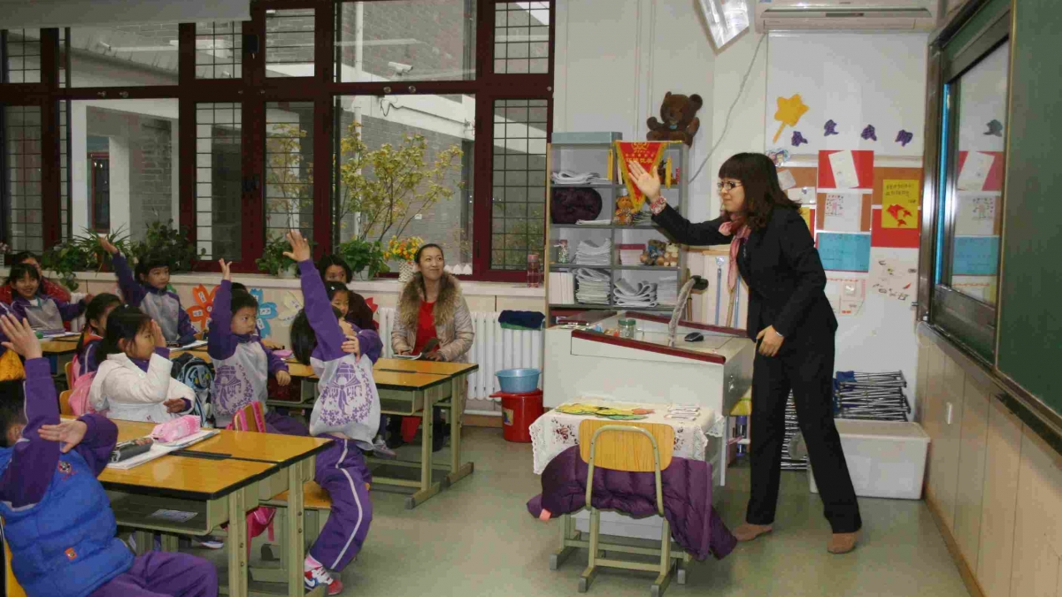 珠海市小学数学课堂实践暨“同课异构”在我校举办