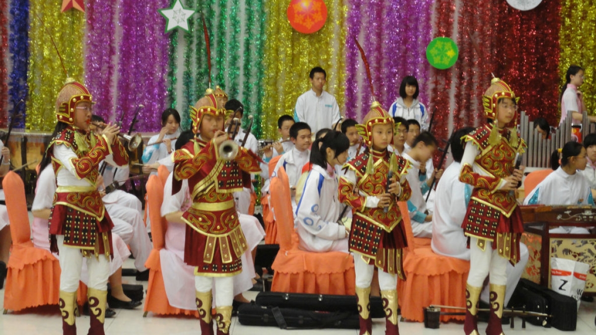 我校少年民族吹打乐团在国防大学演出