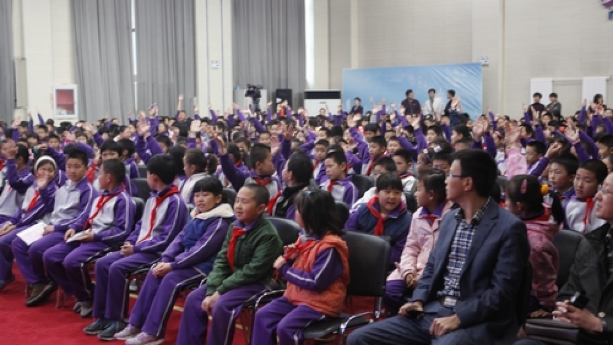 名家进校园---对话中国职业帆船第一人