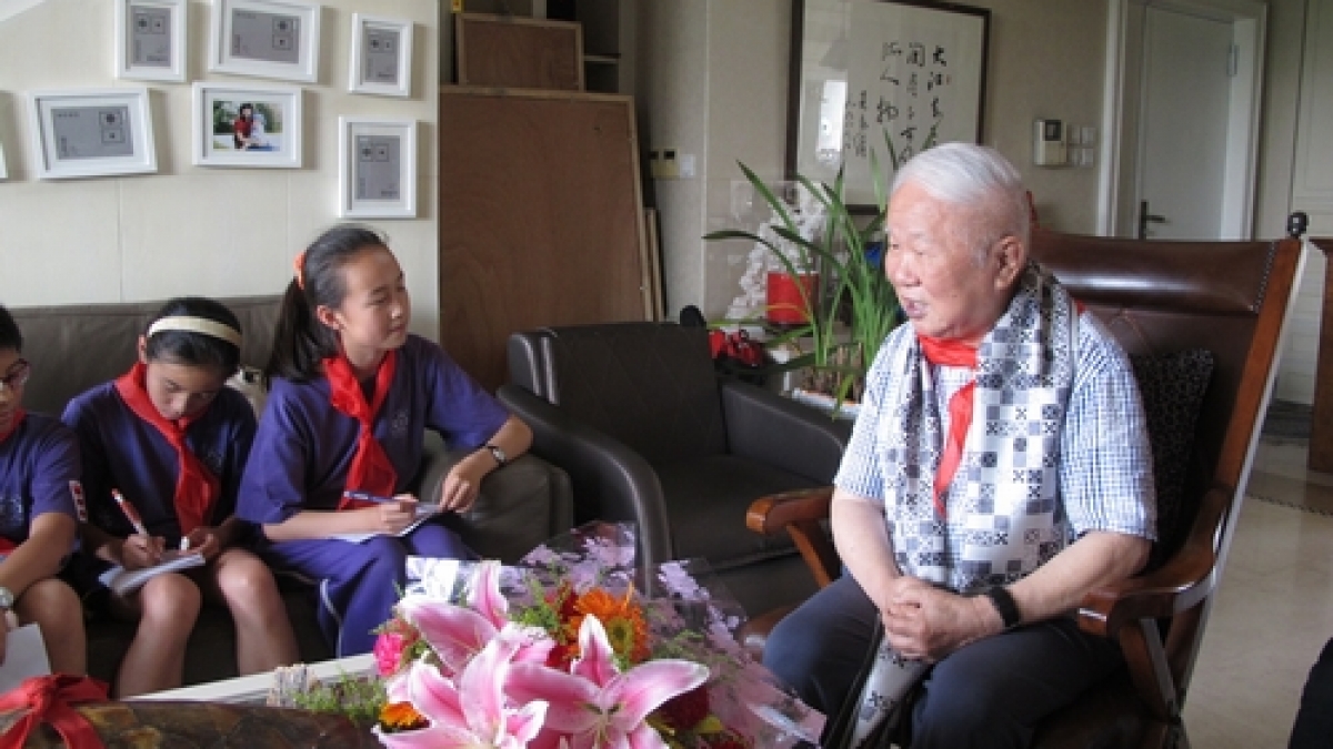 我校学生代表拜访吴良镛院士