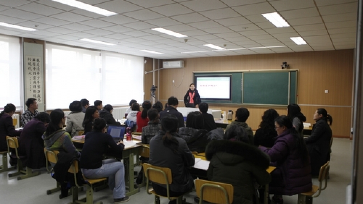 西苑学区刘利主任来我校作报告