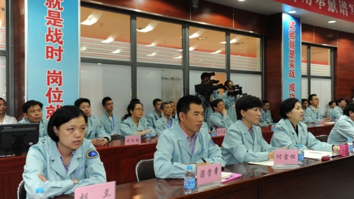 我校师生代表走进北京航天飞行控制中心收看太空授课