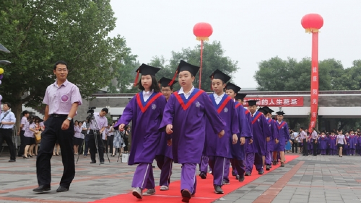 清华附小2013届毕业典礼隆重举行
