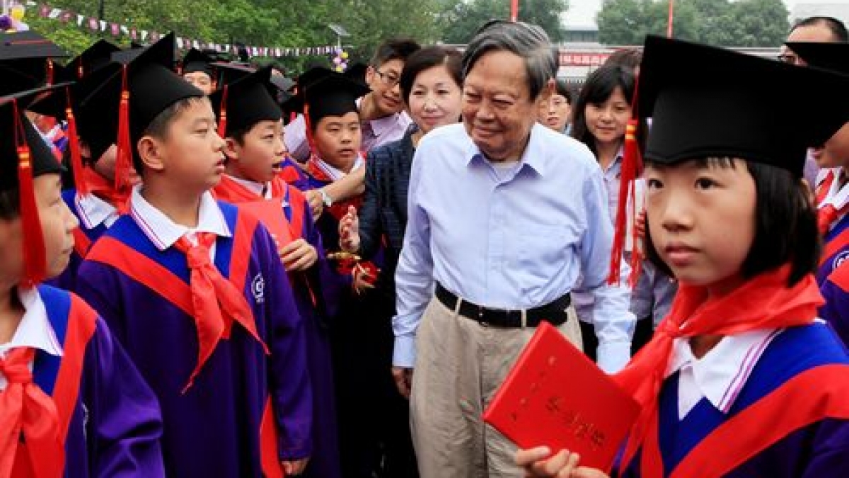 清华附小2013届毕业典礼隆重举行