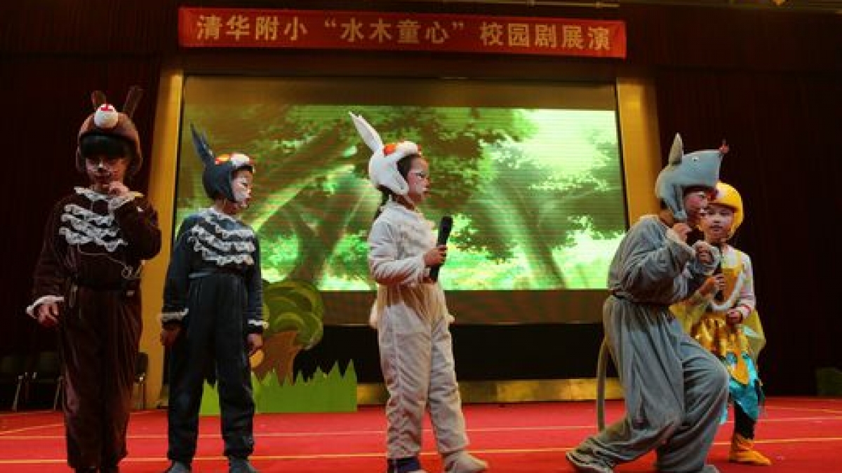 我校举行校园剧展评活动