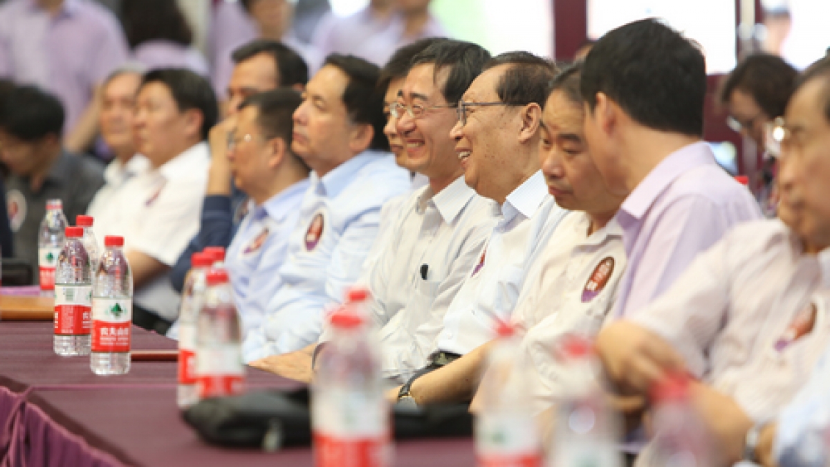 我校召开“1+X课程”体系建构与实施阶段汇报会