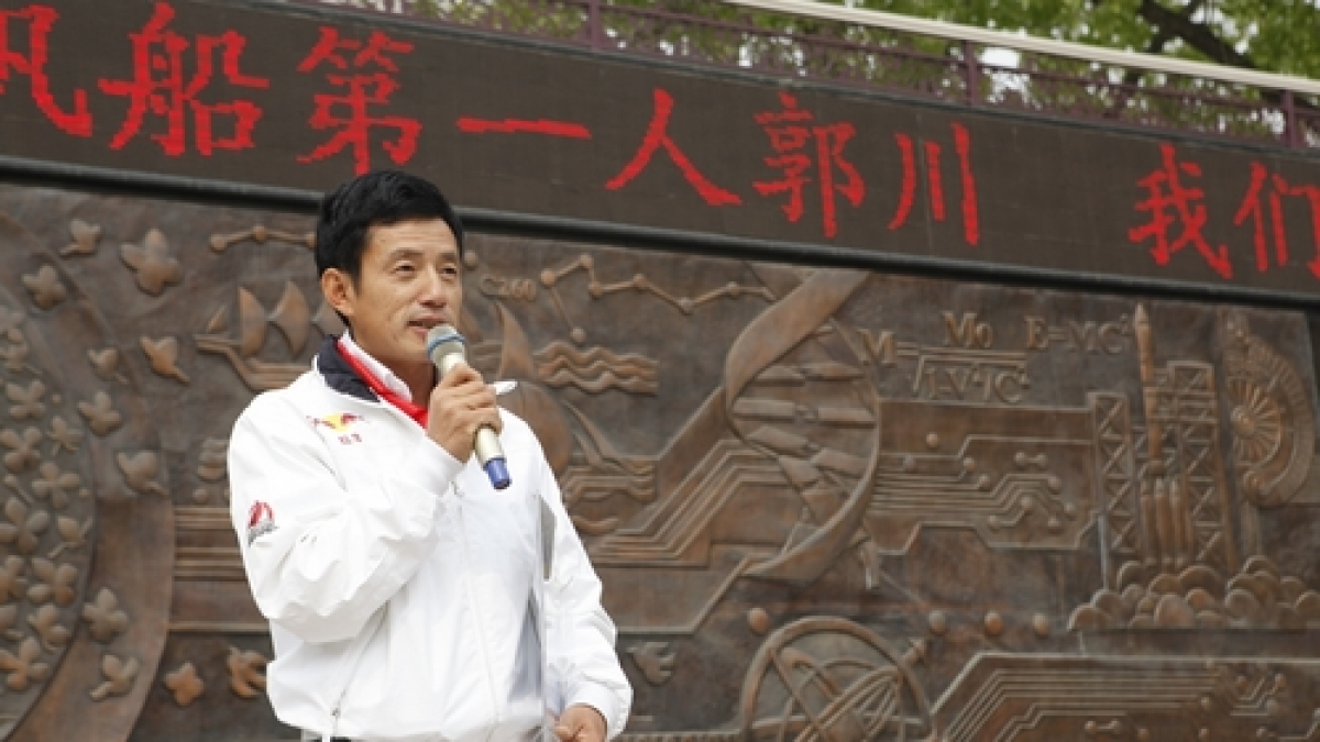 名家进校园---对话中国职业帆船第一人