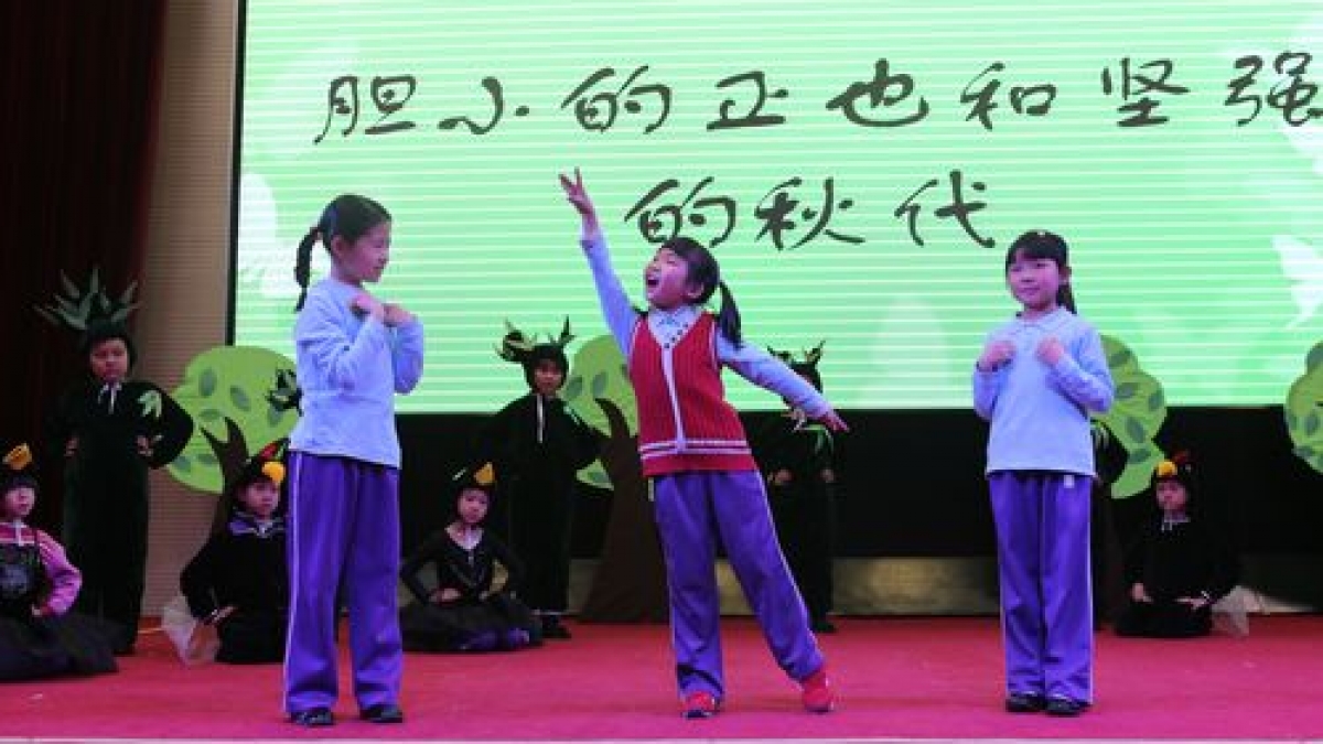 我校举行校园剧展评活动