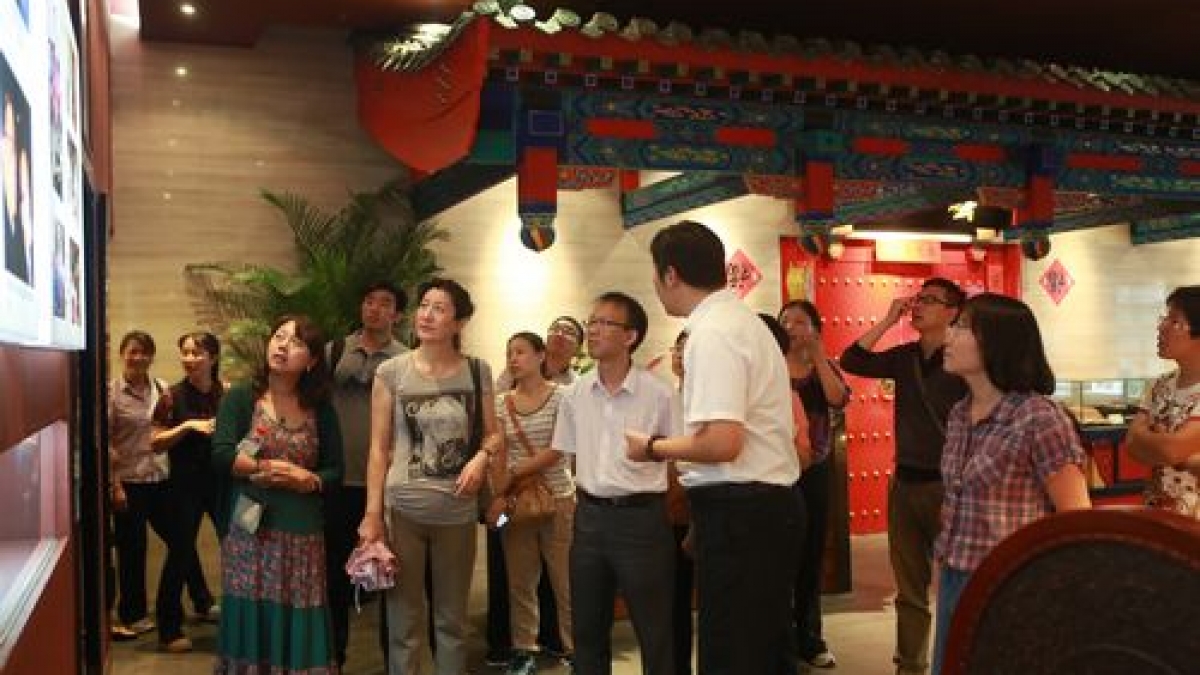 寻根之旅之走近老舍——2013年清华附小教师节庆祝活动