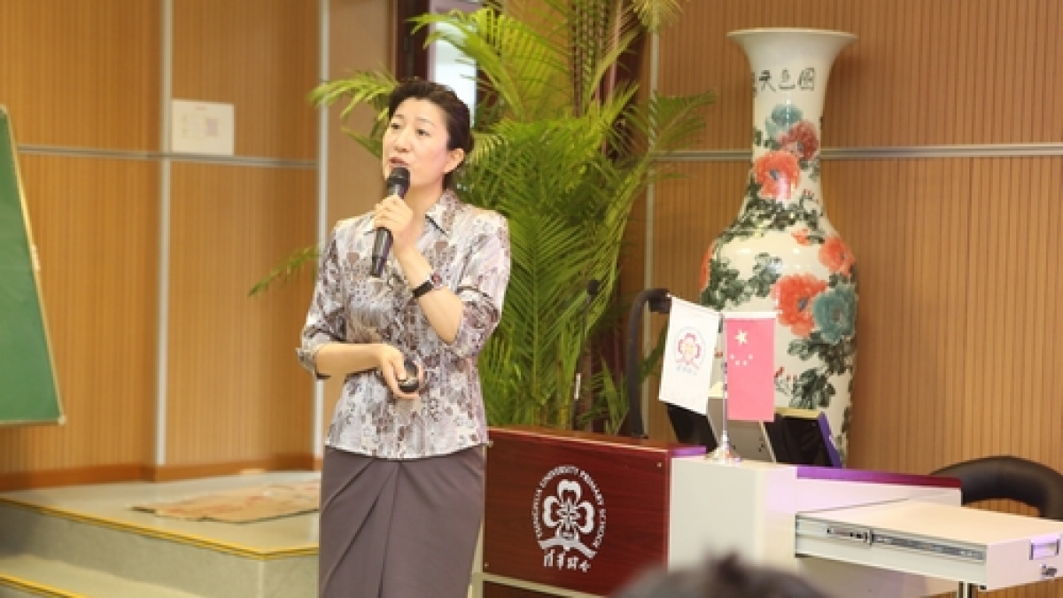 我校召开“如何建立新型师生关系”研讨会