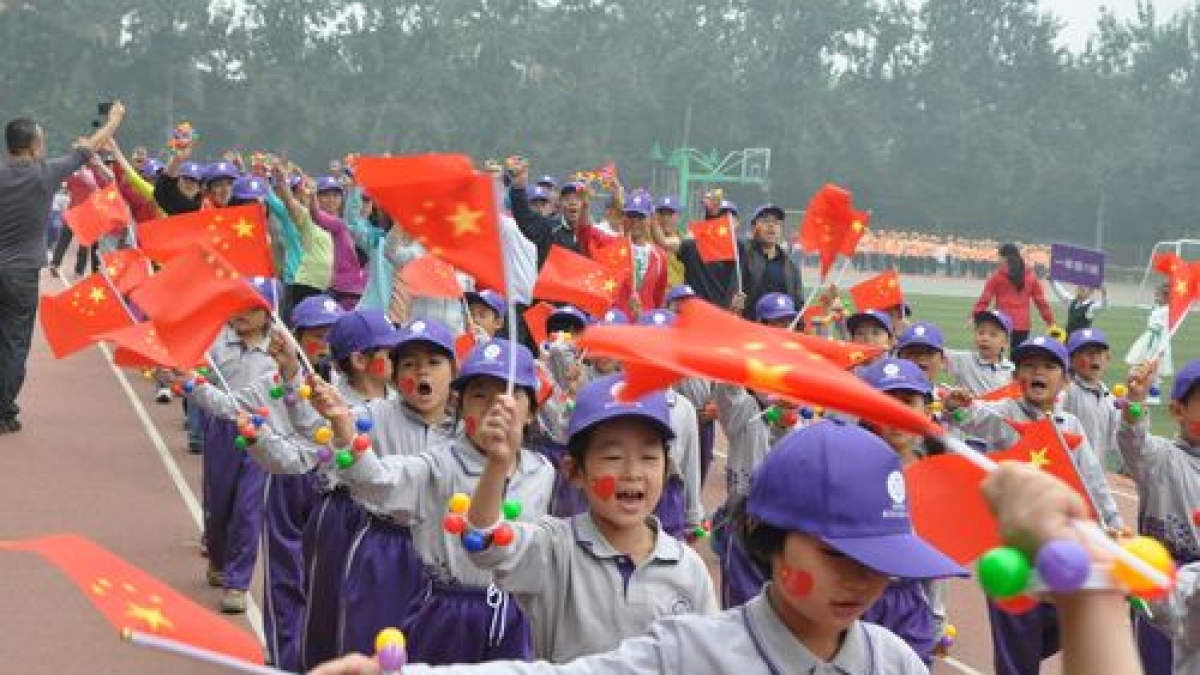 我校召开一年级亲子趣味运动会