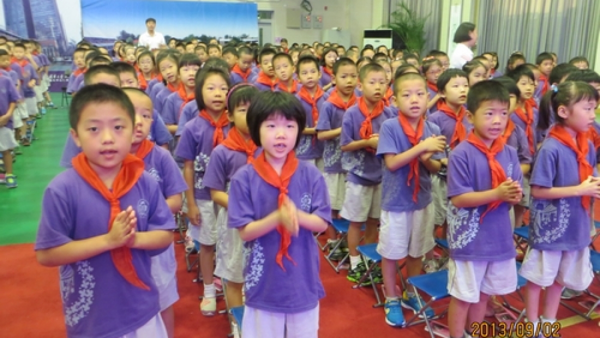我校低年段国防教育第二课——榜样