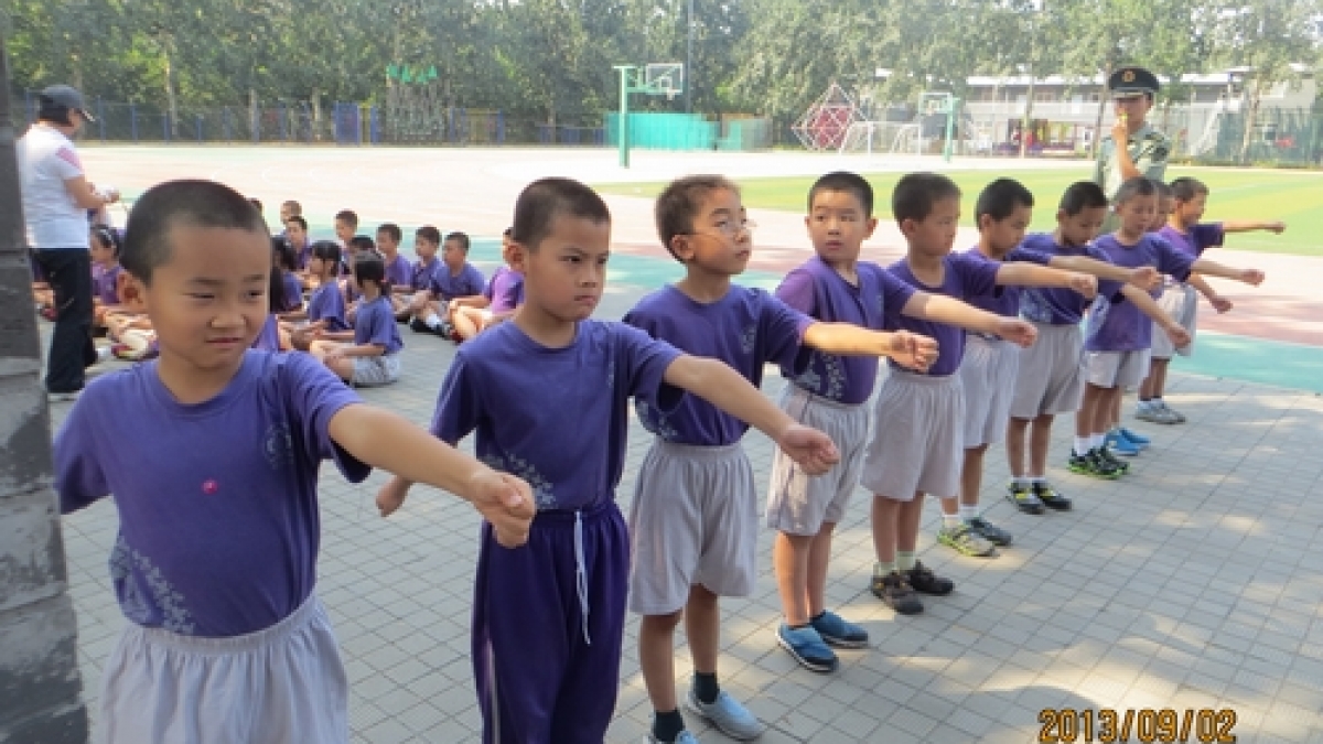 我校低年段国防教育第一课——启程