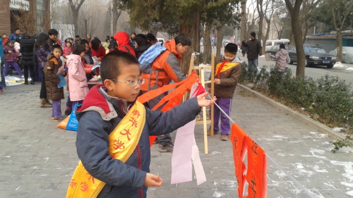 2012-2013年第一学期学生走进社区活动照片记录活动过程