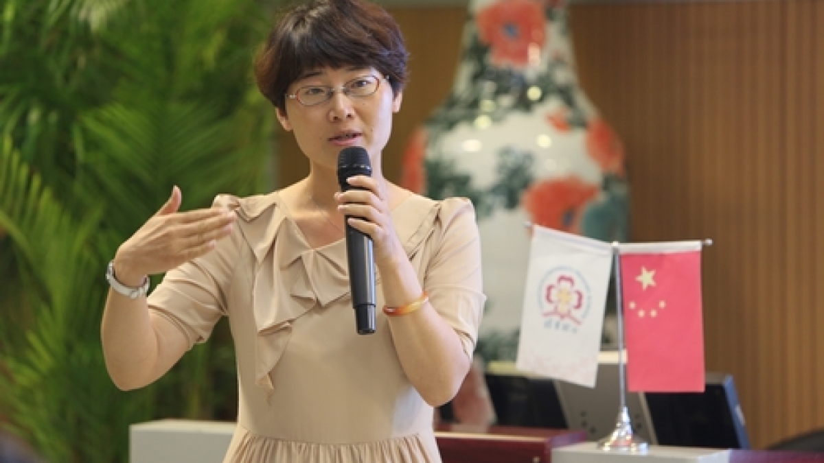 我校召开“如何建立新型师生关系”研讨会