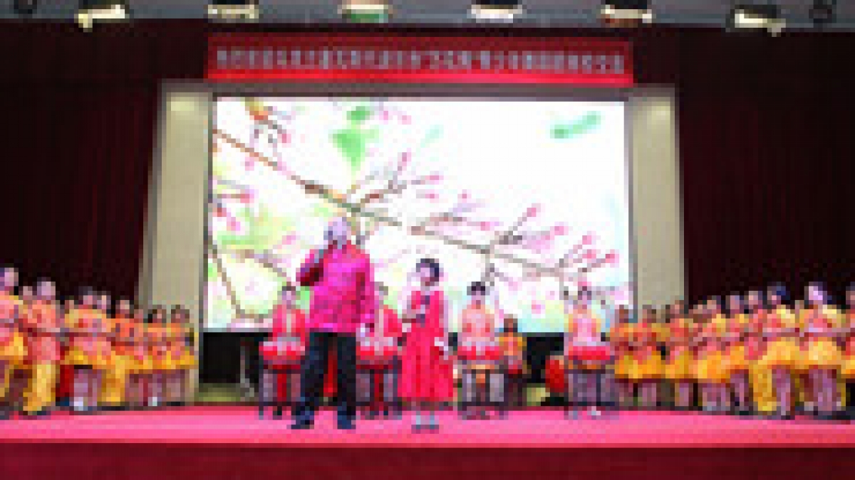 乌克兰“万花筒”青少年舞蹈团访问清华附小