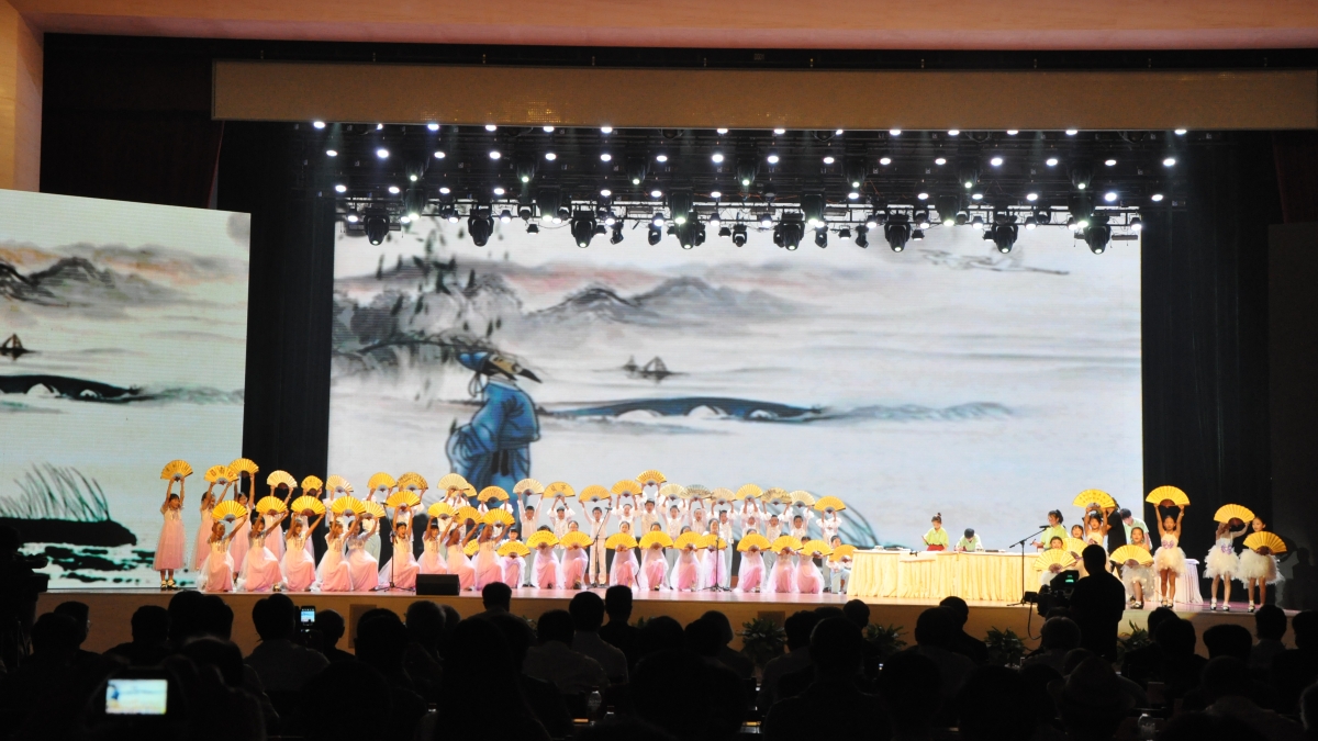 清华附小合唱团参加“中国电视书法大赛”颁奖晚会