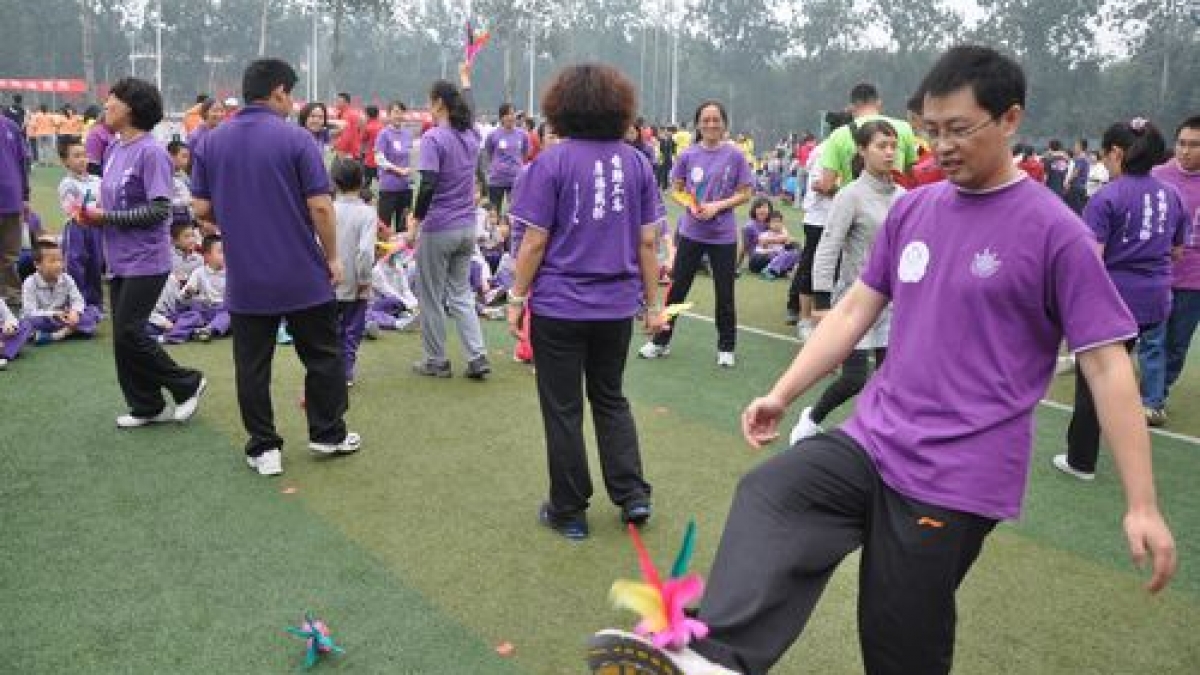 我校召开一年级亲子趣味运动会