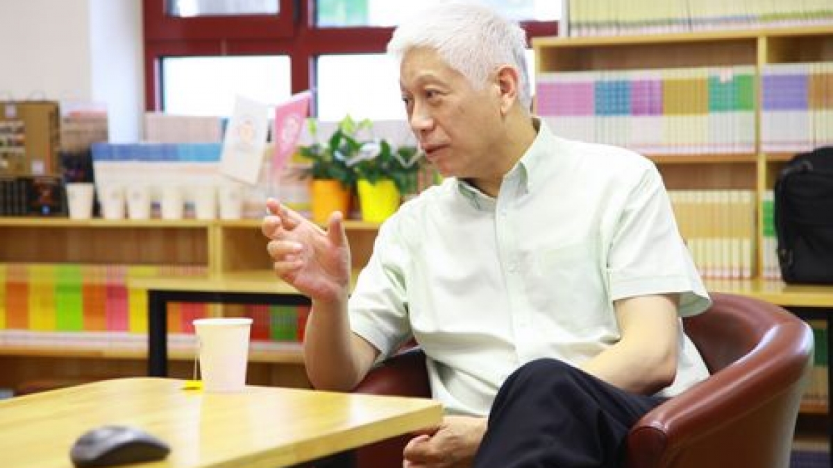 中国教育学会外语教学委员会理事长龚亚夫访问清华附小