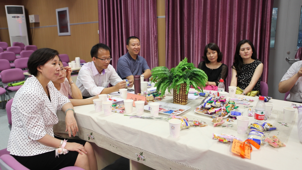 清华附小举行2012年期末校级家委会研讨会