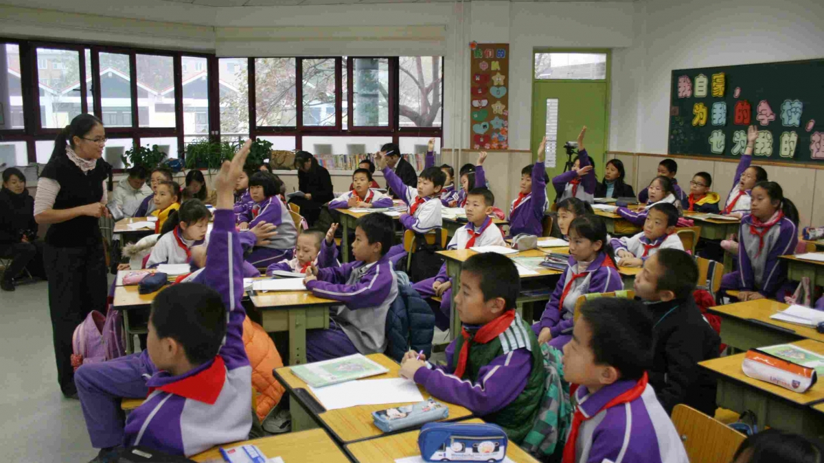 珠海市小学数学课堂实践暨“同课异构”在我校举办