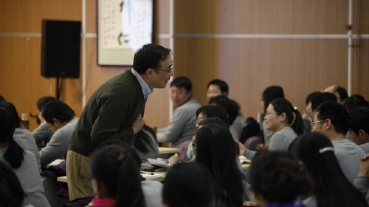 清华大学谢维和副校长来我校讲学