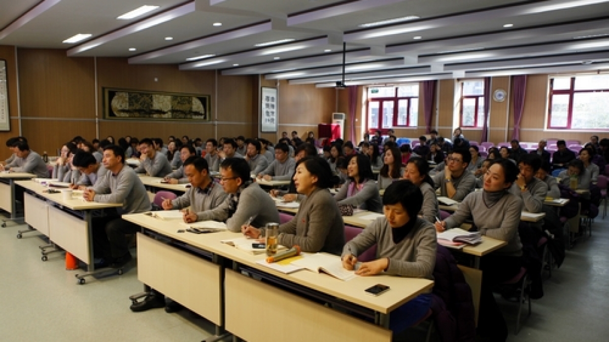 清华大学谢维和副校长来我校讲学