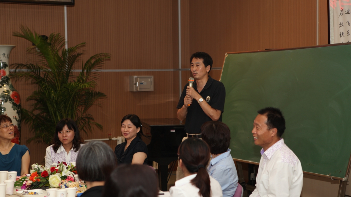 清华附小举行2012年期末校级家委会研讨会