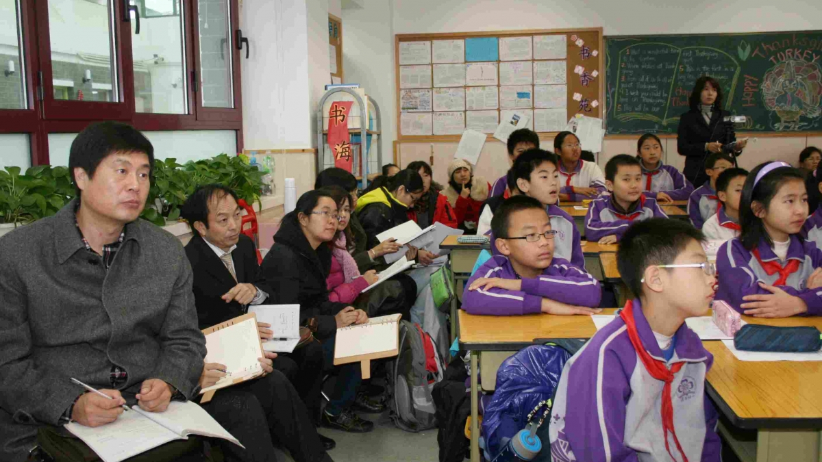 珠海市小学数学课堂实践暨“同课异构”在我校举办