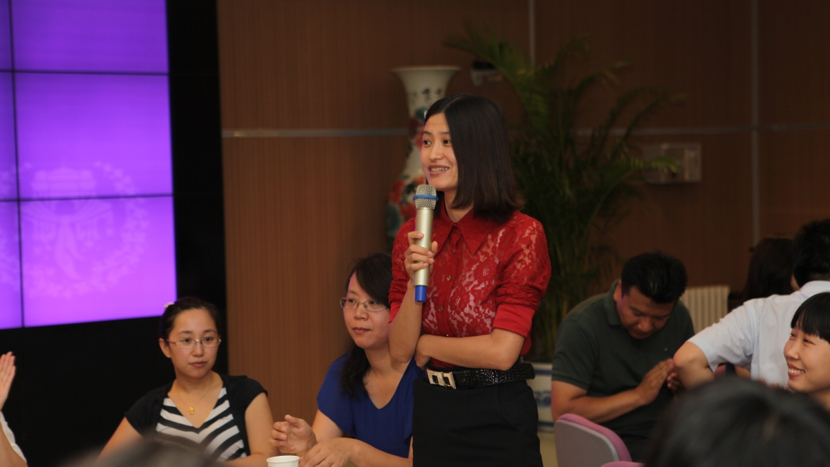 清华附小举行2012年期末校级家委会研讨会