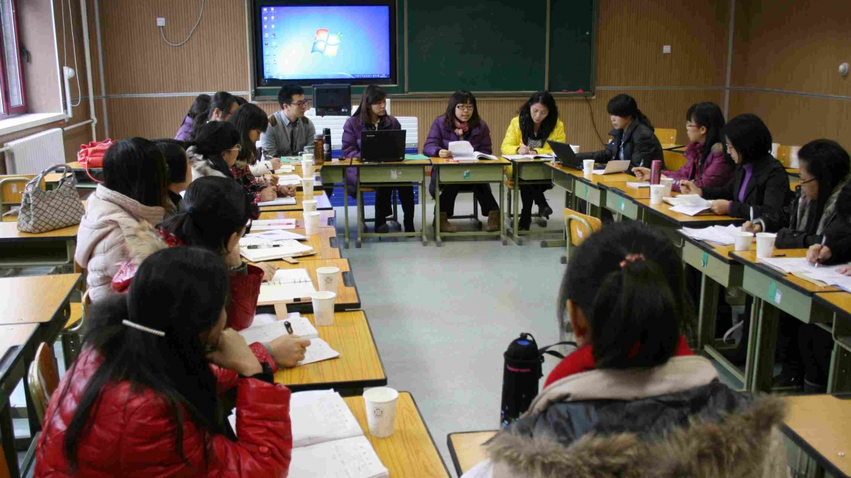 珠海市小学数学课堂实践暨“同课异构”在我校举办