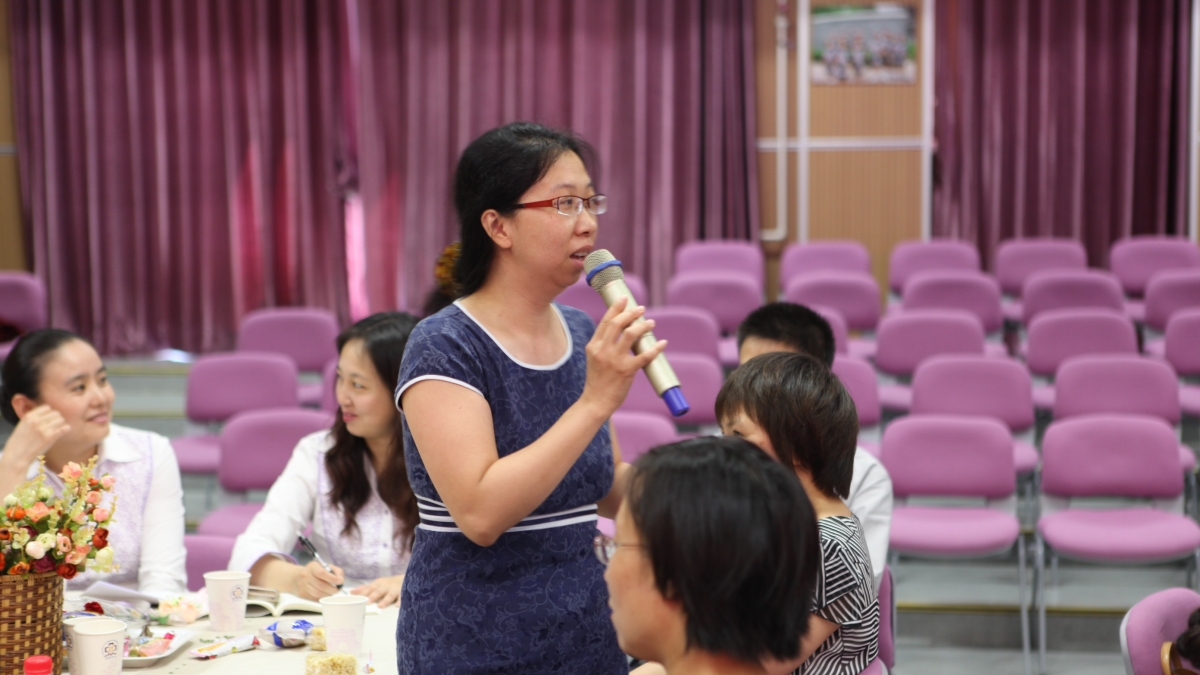 清华附小举行2012年期末校级家委会研讨会