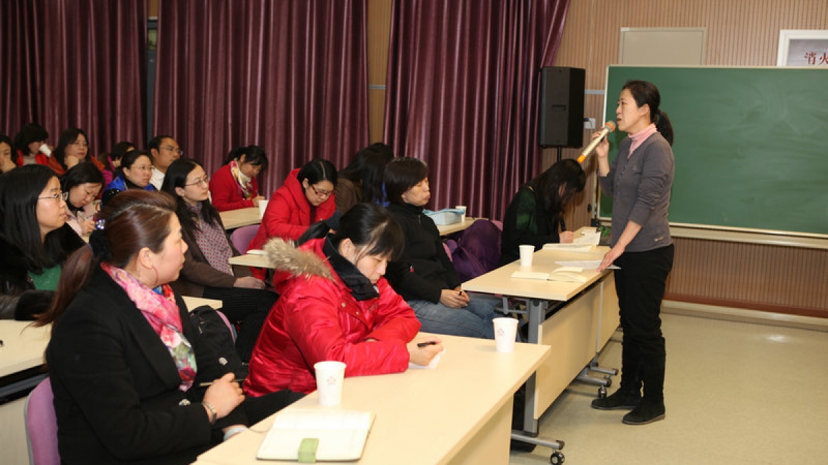 清华附小召开2012年校级家校委员会第一次全体会议