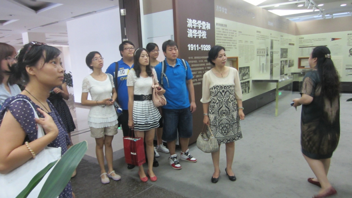 清华附小新入职教师参观清华大学校史馆