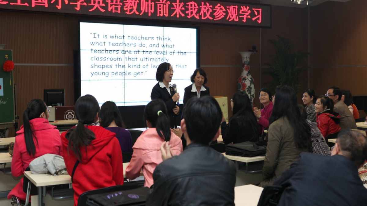 全国小学英语教师专题研讨活动在我校举行