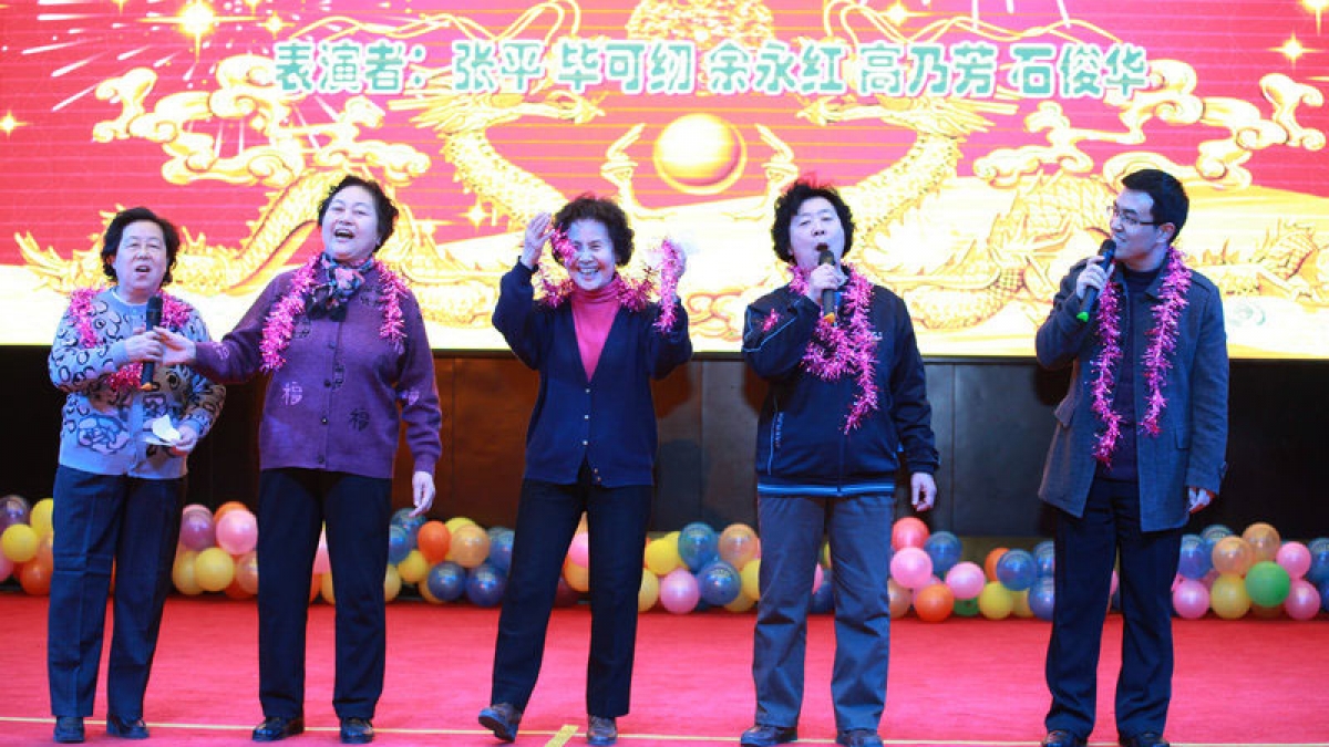 龙腾盛世2012清华附小新春联欢会隆重举行
