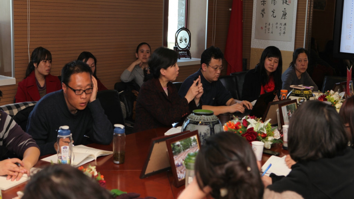 清华附小召开“1+X课程”研讨会