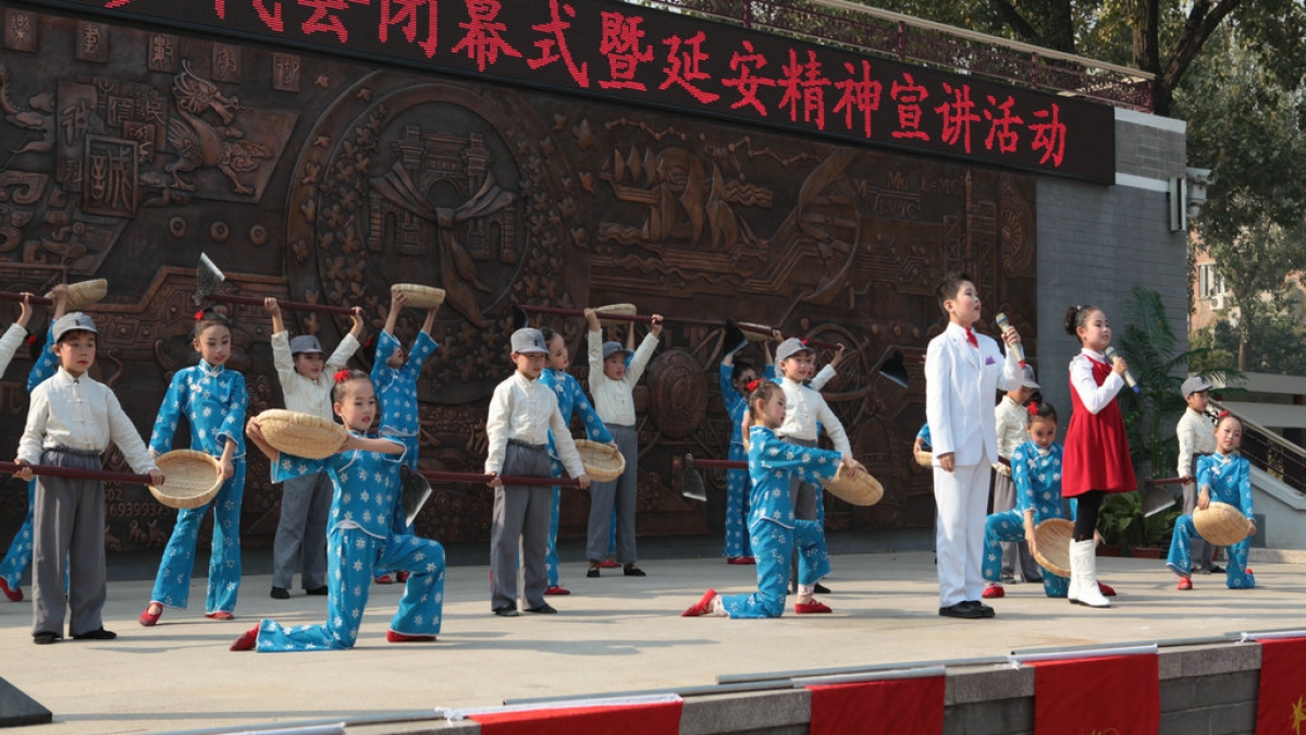 我校举行2011届少代会闭幕式暨延安精神宣讲活动
