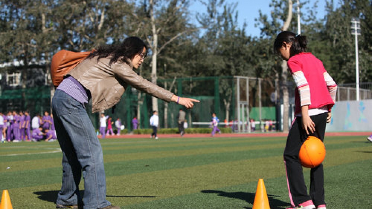 清华附小师生家长积极参与2012年秋季趣味运动会