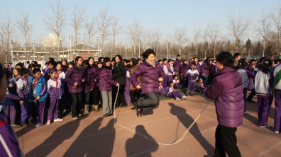 我校开展2011年“迎元旦”教职工跳绳比赛