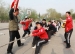 附小教师积极参与大学拔河比赛
