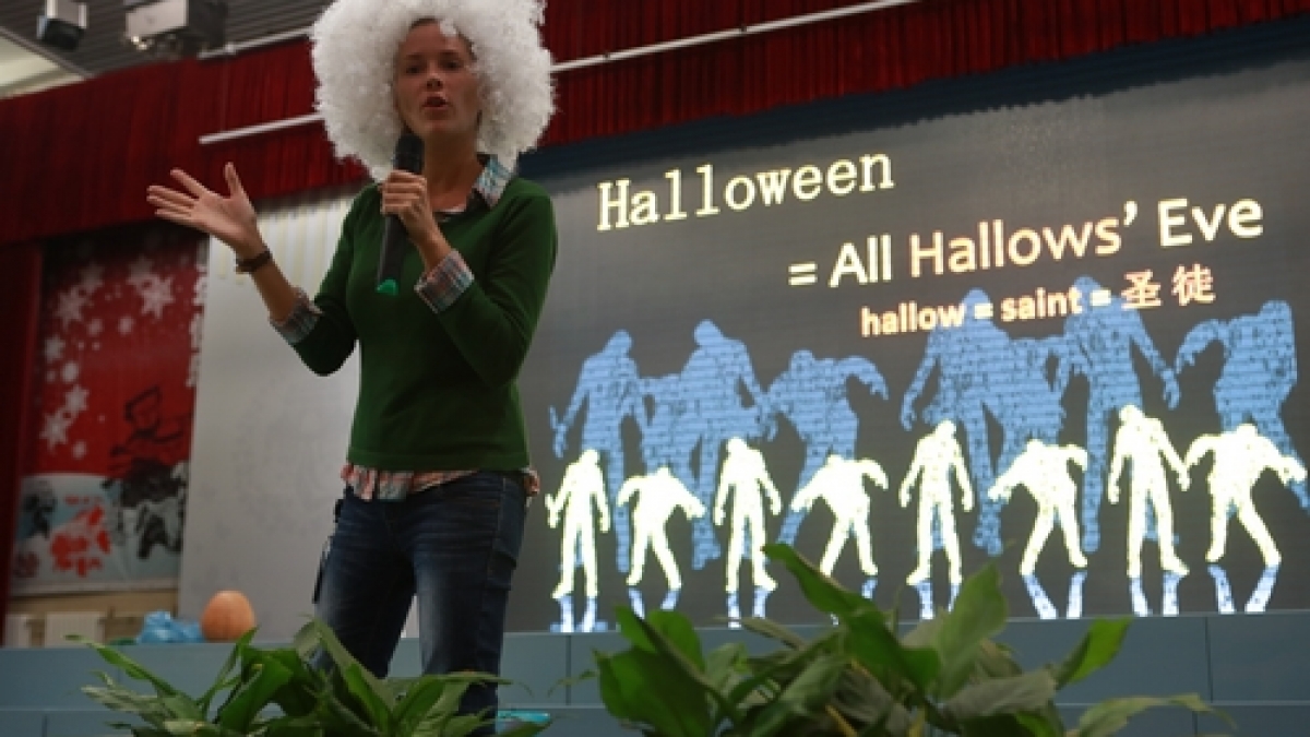 Enjoy the Happy Halloween Party