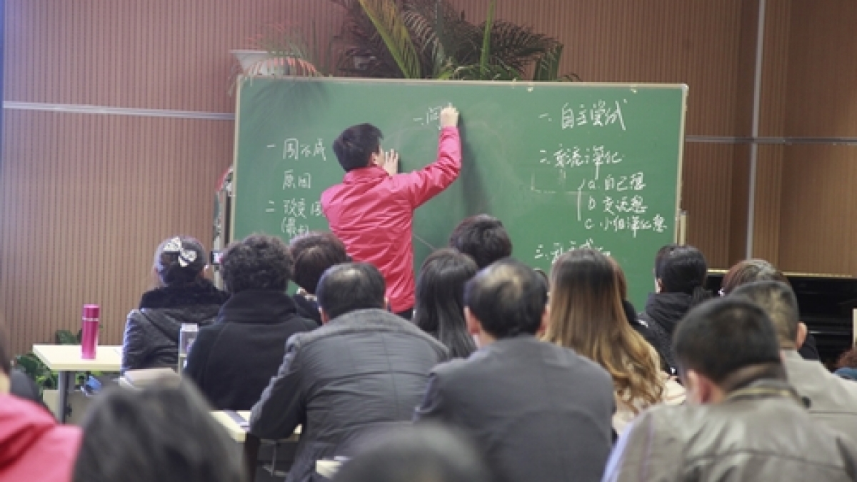 郭立军老师莅临我校指导数学教学工作