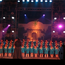我校合唱团孩子在清华紫光科技园新年团拜会演出