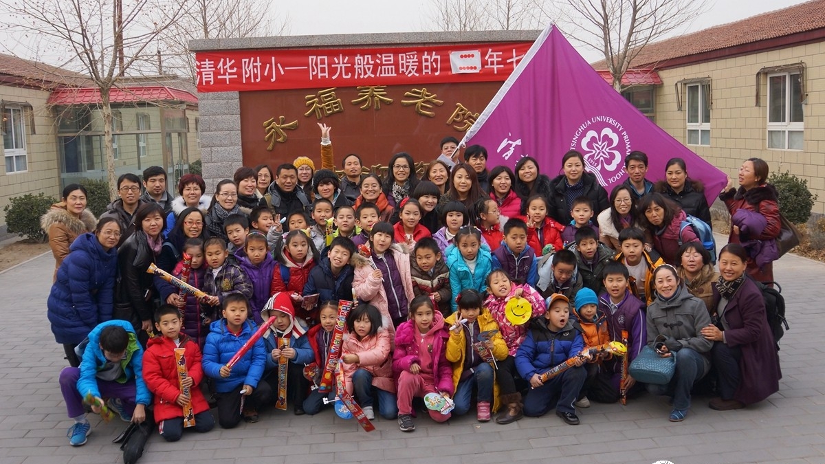 我校二年七班学生慰问永福敬老院