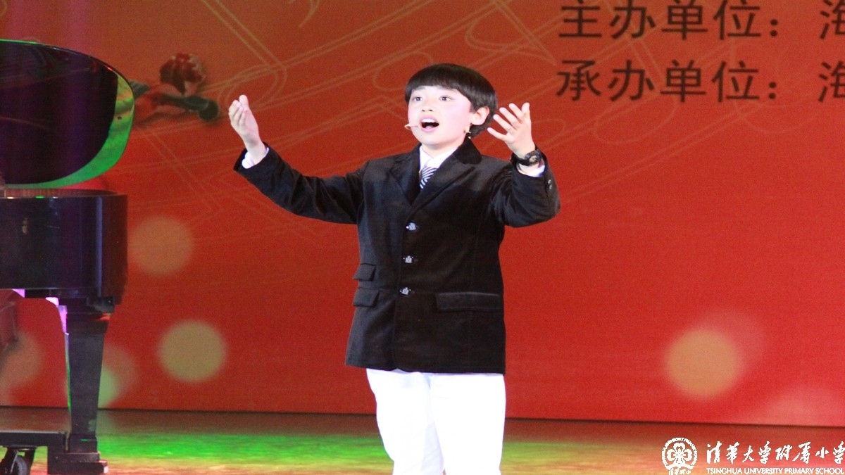 我是升旗手——六（5）龚近琦