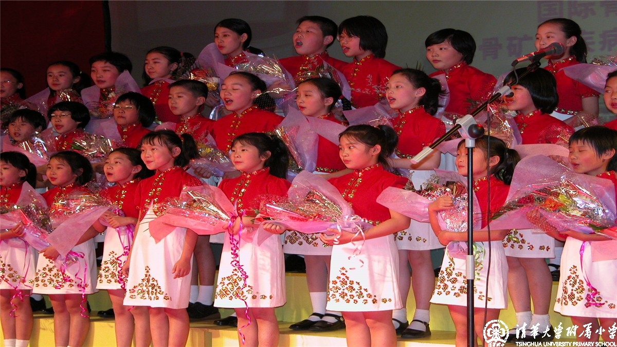 我校2004年合唱团的演出
