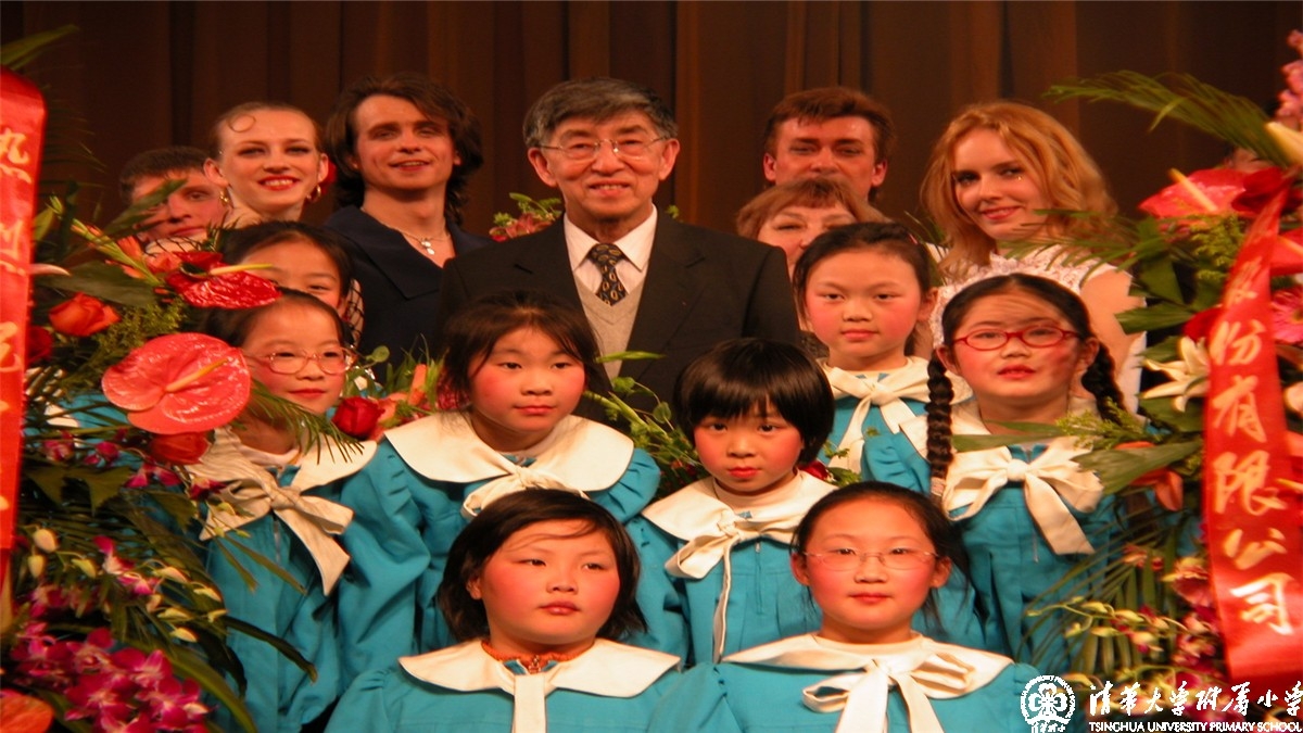 我校2004年合唱团的演出
